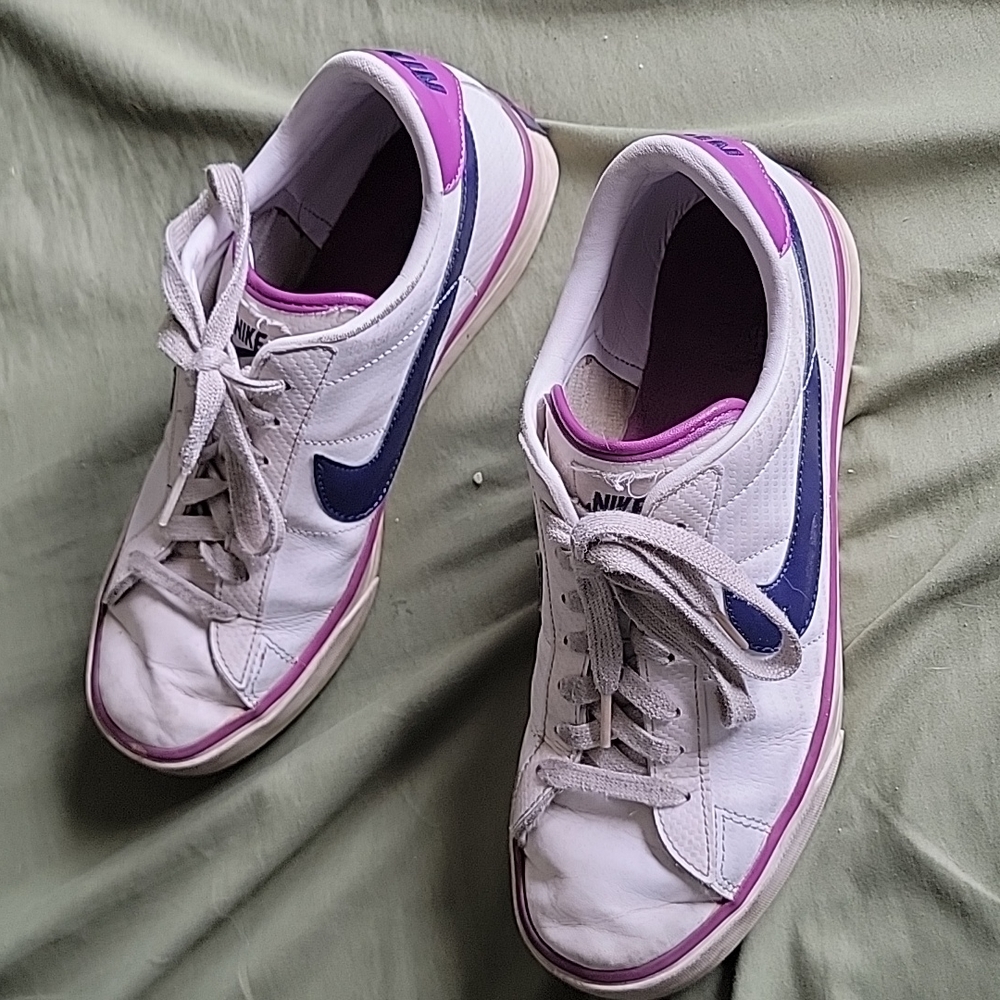 Women's white/purple Nike sneakers